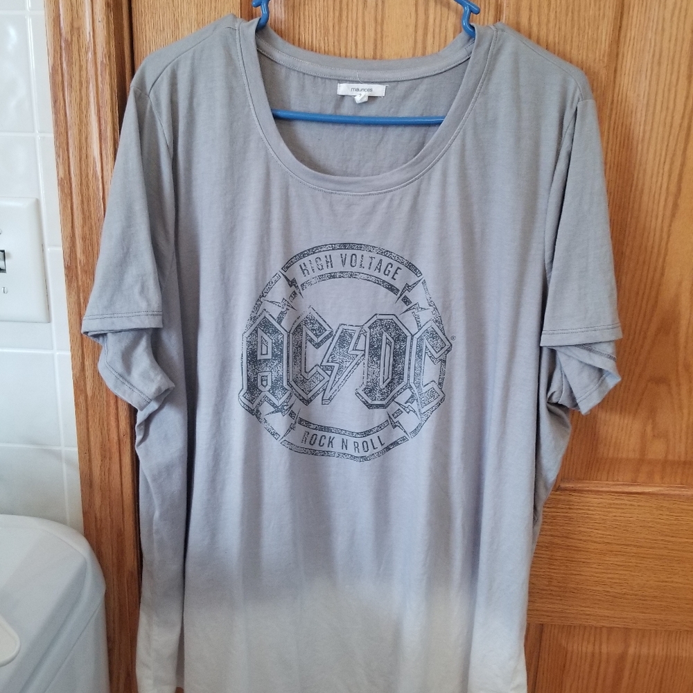 Maurice's Sz 3 AC/DC tshirt